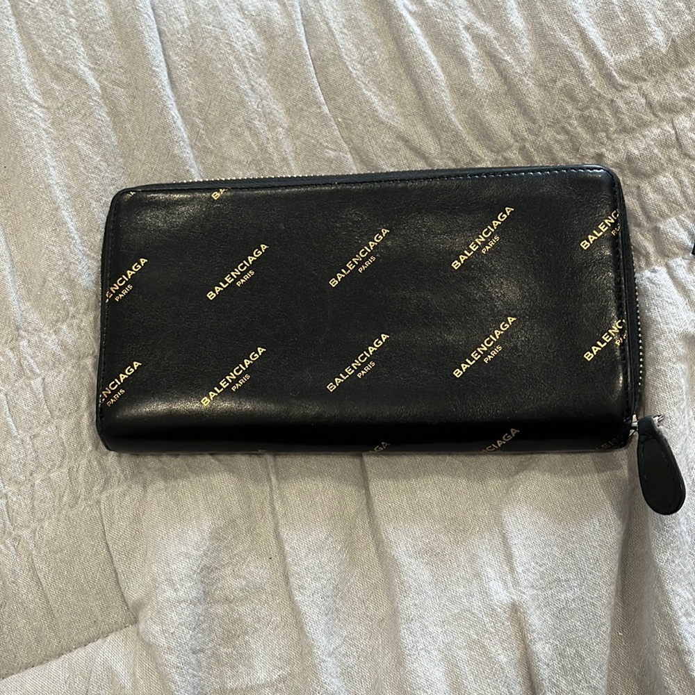 Balenciaga Wallet. Black and Gold Logo
